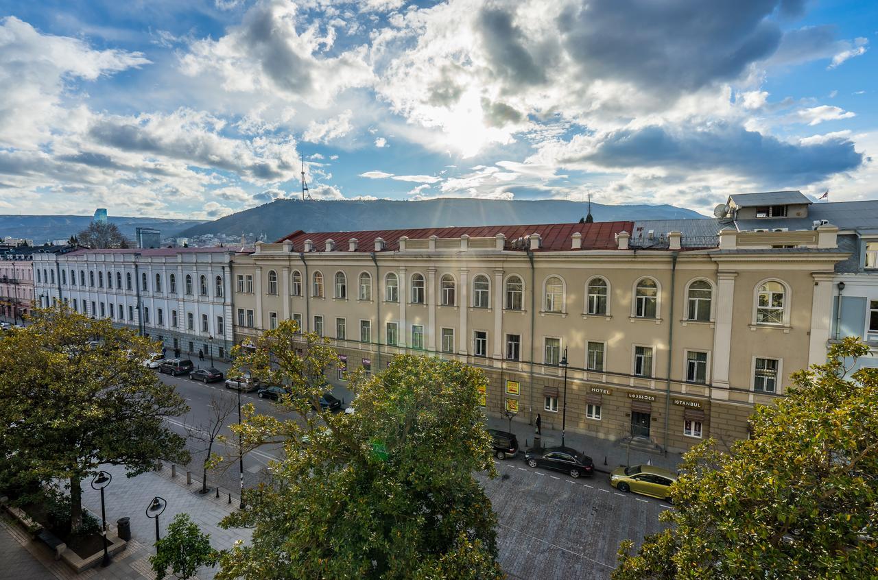 Luxury Apartments On Central Avenue Тбілісі Екстер'єр фото