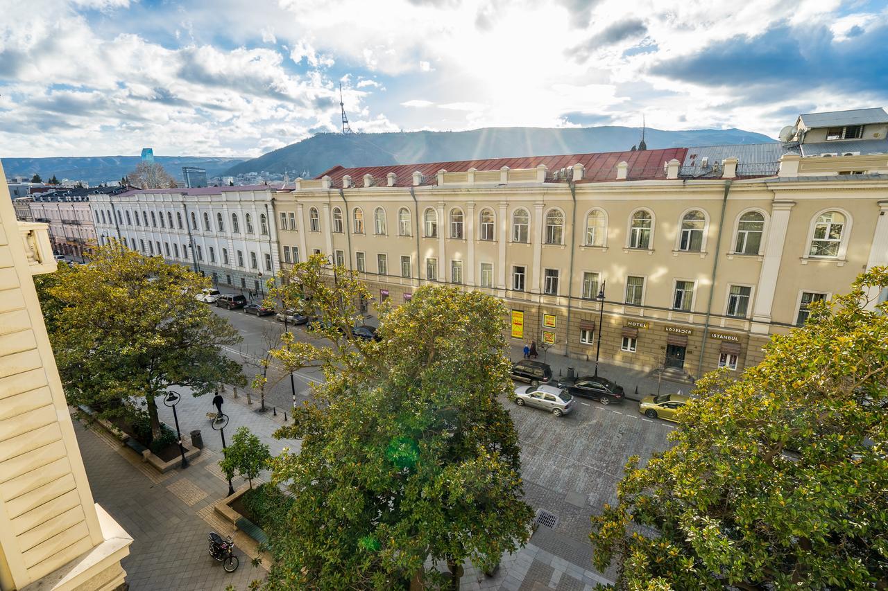Luxury Apartments On Central Avenue Тбілісі Екстер'єр фото